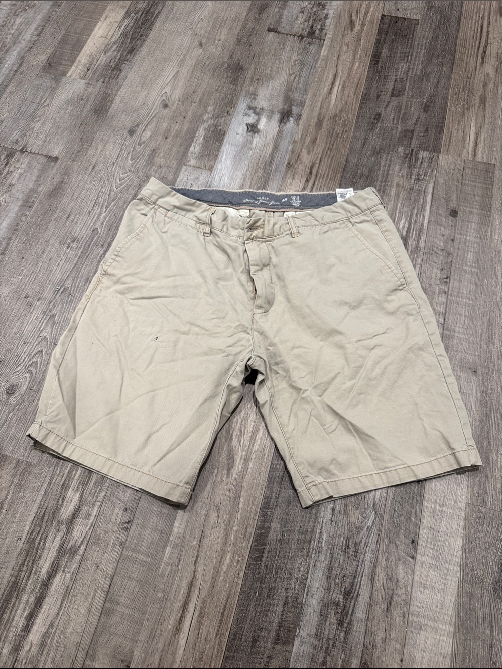 H&M Khaki Flat-Front Men's Chino Shorts